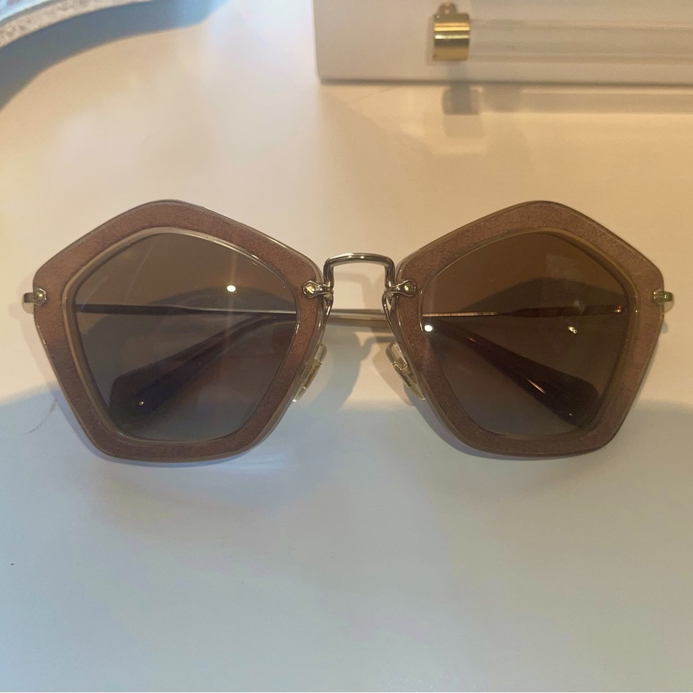Miu Miu Sunglasses SMU06O NAQ1X1 53mm Brown-Gold / Brown Gradient Lens